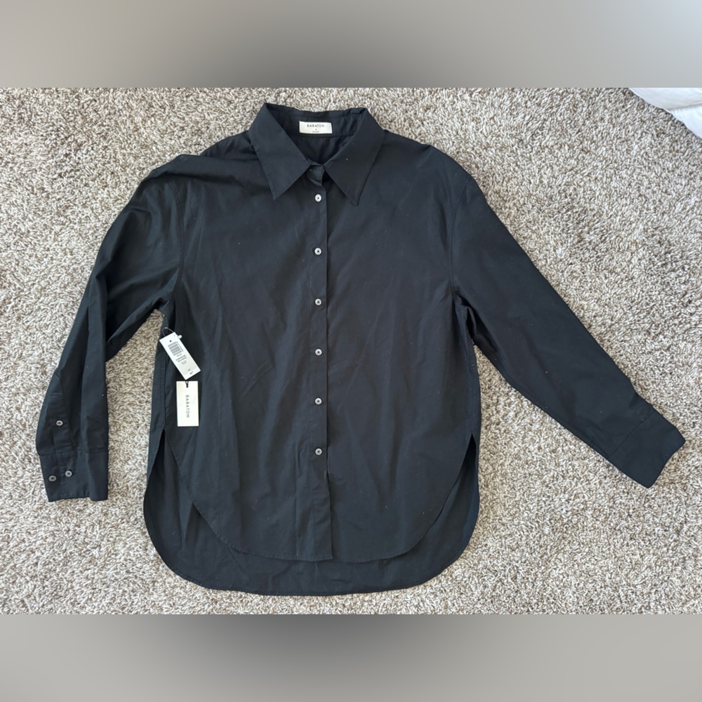 Aritzia Babaton essential relaxed button down shirt in black size small. NWT.